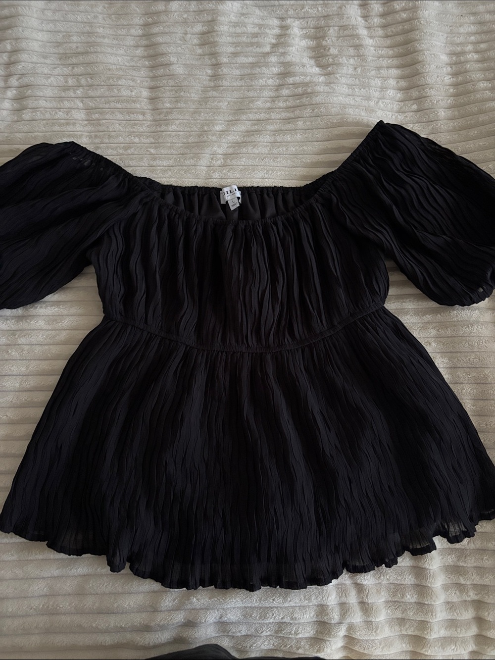 Gilli Black Off-Shoulder Pleated Peplum Top